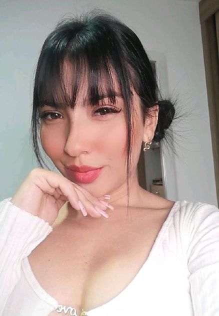 A person starting a one-tap random video chat
